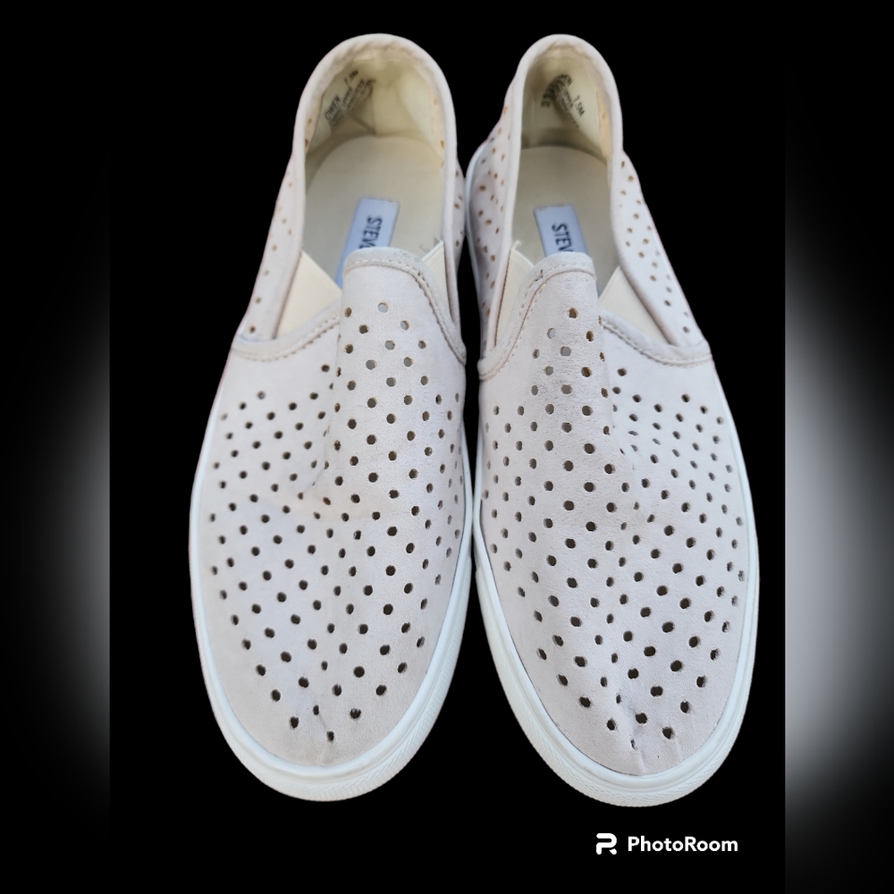Steve Madden Owen Laser-Cut Casual Slip-On Faux Suede Low Cut Sn…